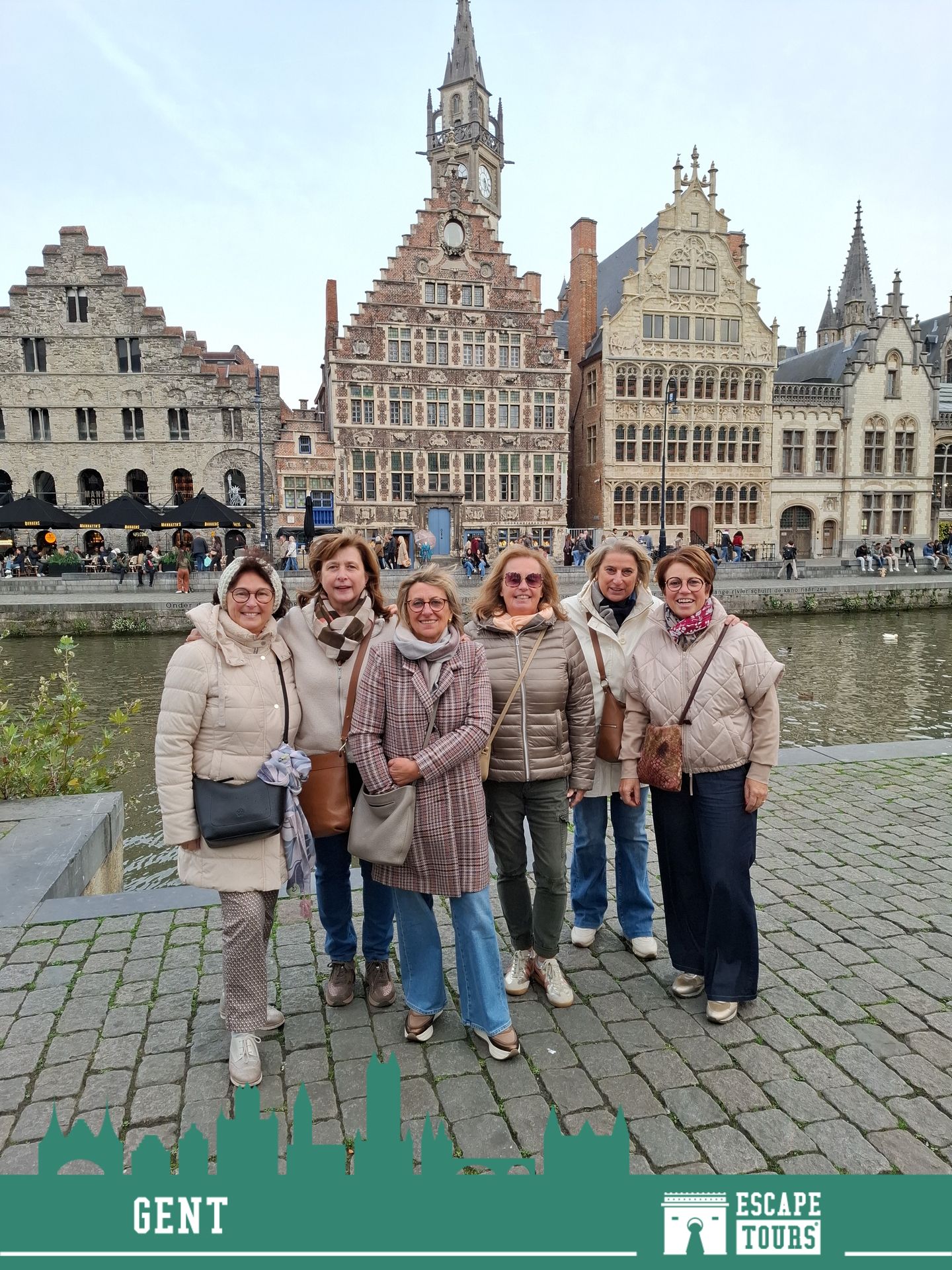 Teamfoto van the winning sisters