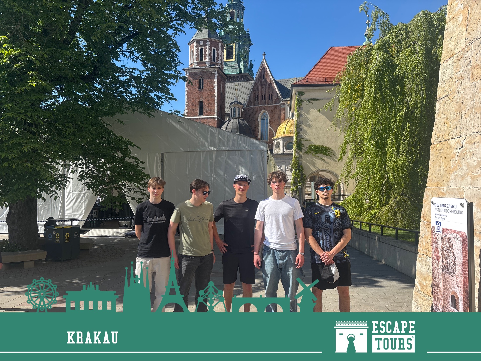 Gruppenfoto von „Toxic Bitches“ und Co. ohne Thor